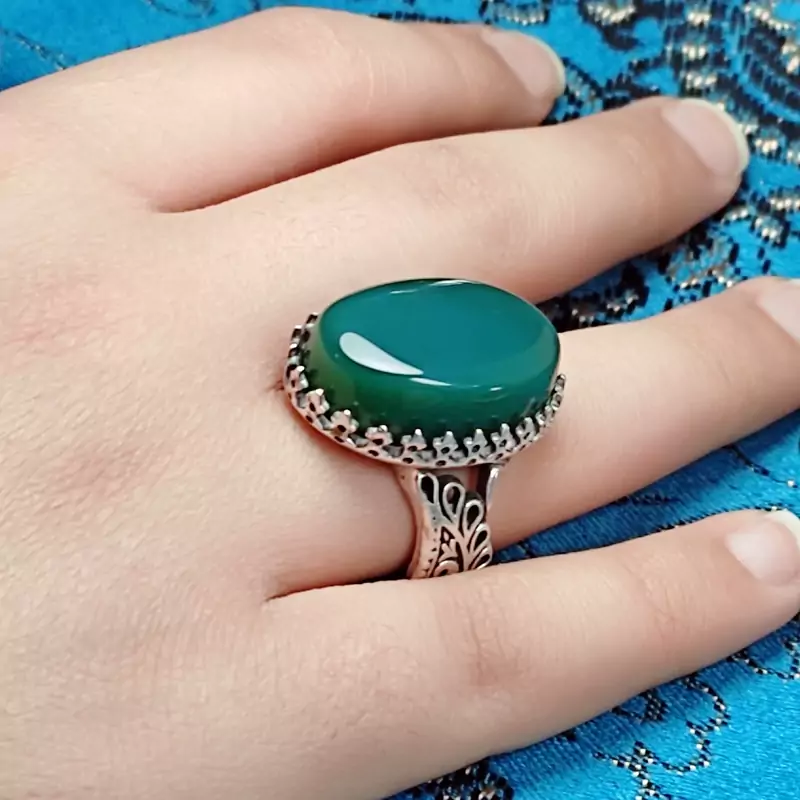 انگشتر مردانه عقیق سبز با رکاب طاووس
