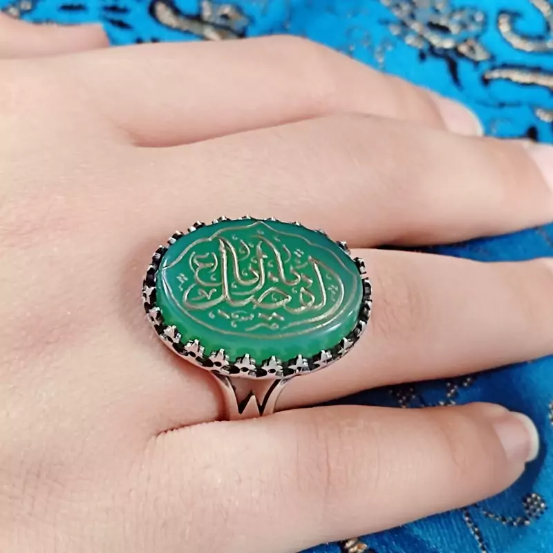 انگشتر یاابالفضل نقره مردانه عقیق سبز طرح نیزه
