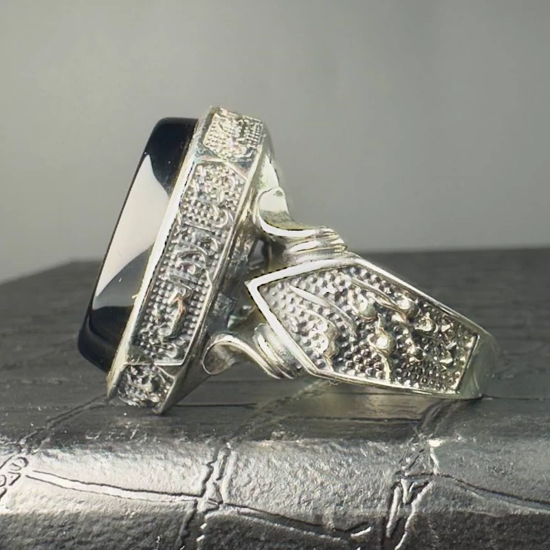 انگشتر مردانه نقره قلم زنی عقیق مشکی