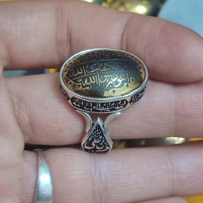 انگشتر مردانه حدید حکاکی سه جلاله نگین طلایی