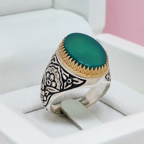 انگشتر مردانه نقره عقیق سبز تخت مدل قلم زنی