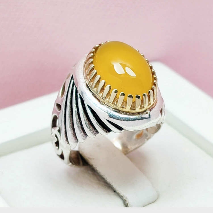 انگشتر نقره عقیق زرد تاج طلایی