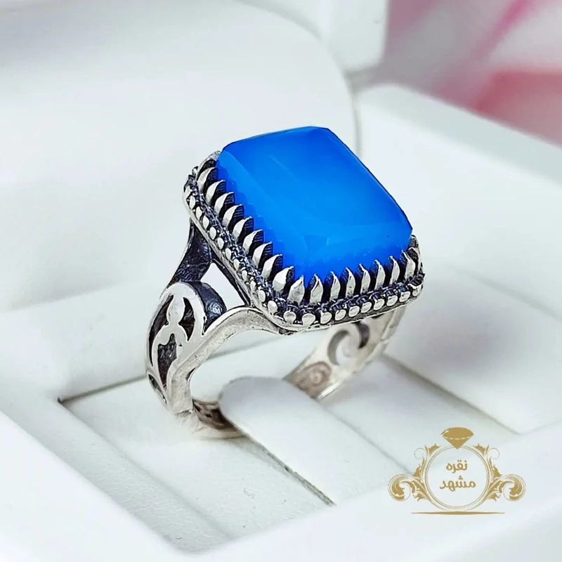انگشتر عقیق آبی طرح رهبری چهار گوش  (کد 1199)
