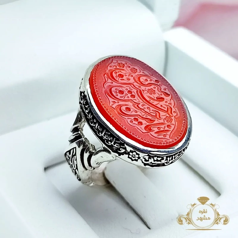 انگشتر خطی مردانه عقیق سرخ خوشرنگ با ذکر انا من حسین و حسین منی