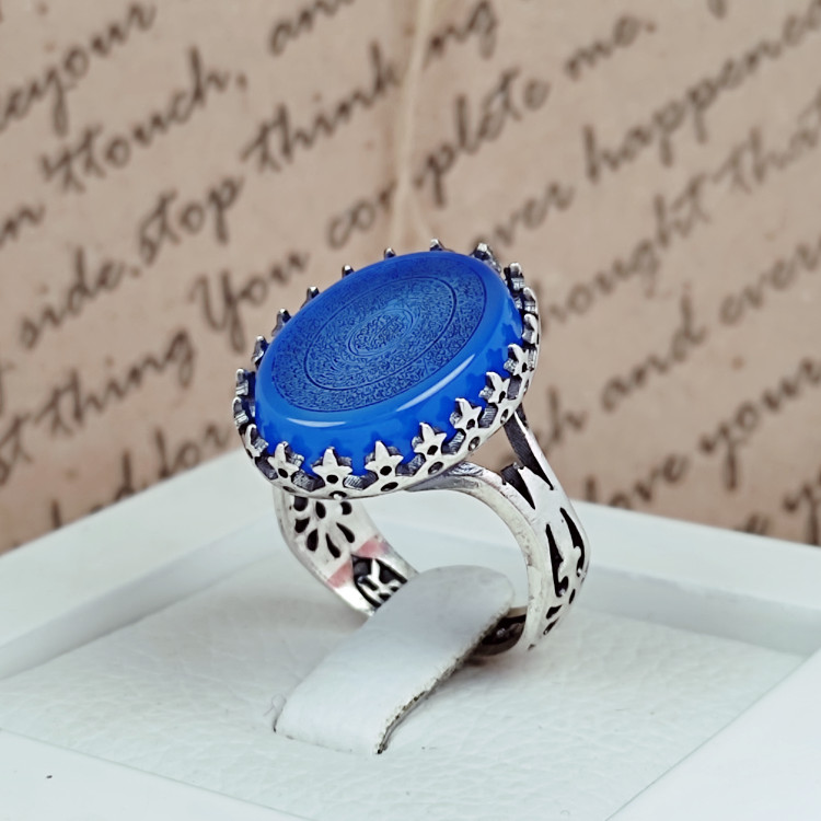 خرید انگشتر مردانه نقره عقیق آبی مدل نیزه حکاکی ۲۶ ذکر